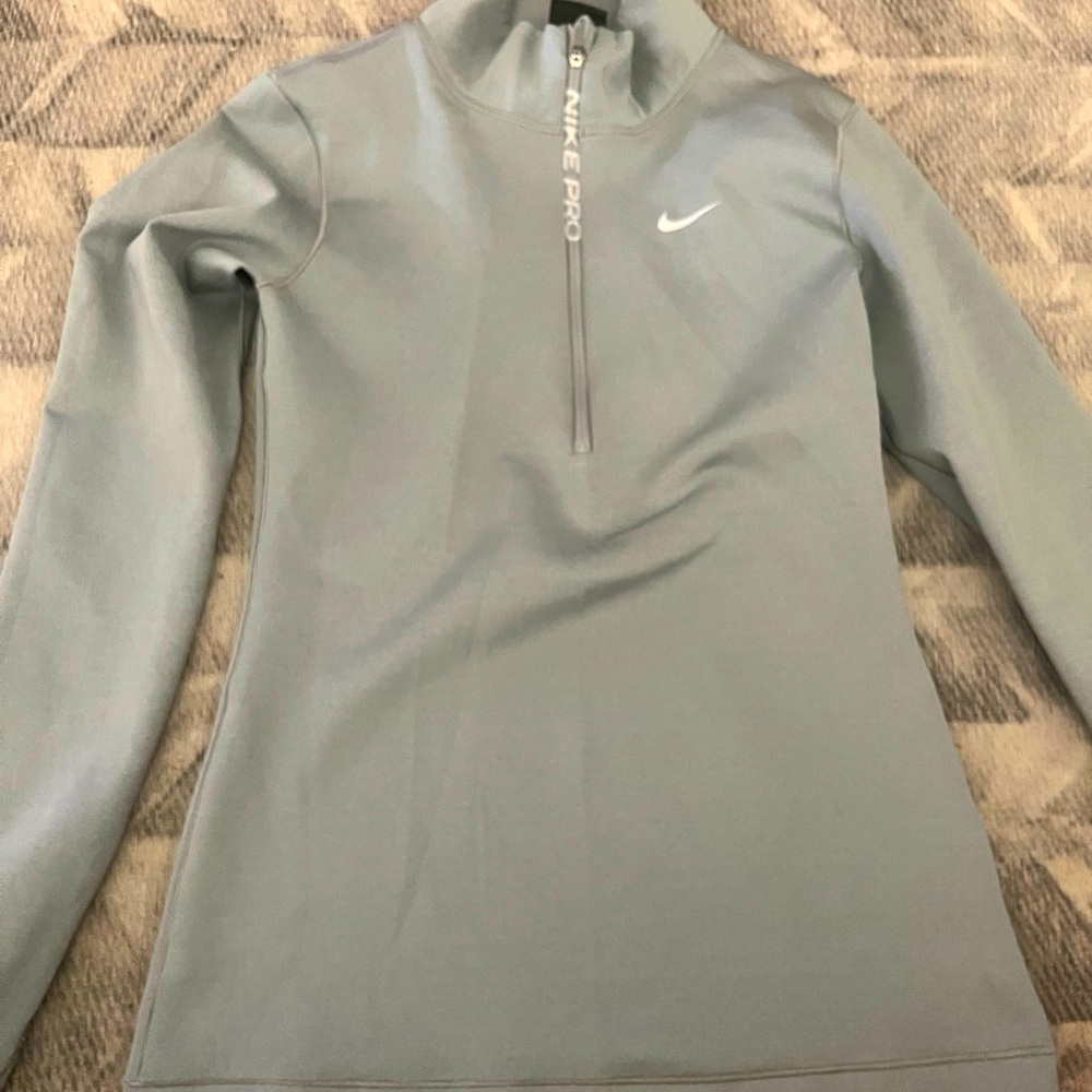 Nike brand mock neck long sleeve insulated top